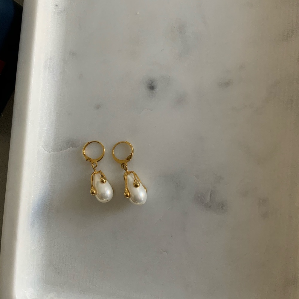 Fresh water pearl earrings by Esfir jewels